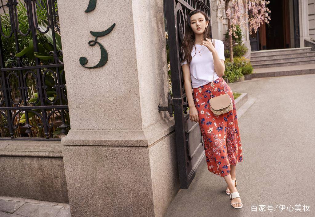 下半身|半身裙如何搭配？学会这3个小技巧，让半身裙更气质时髦不单调