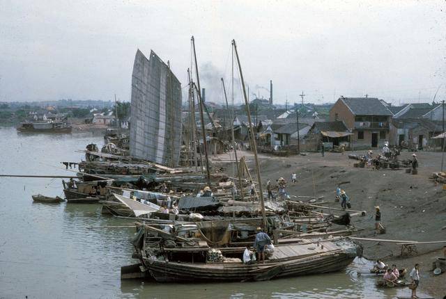 60年代的中国老照片杭州爷孙俩画面温馨