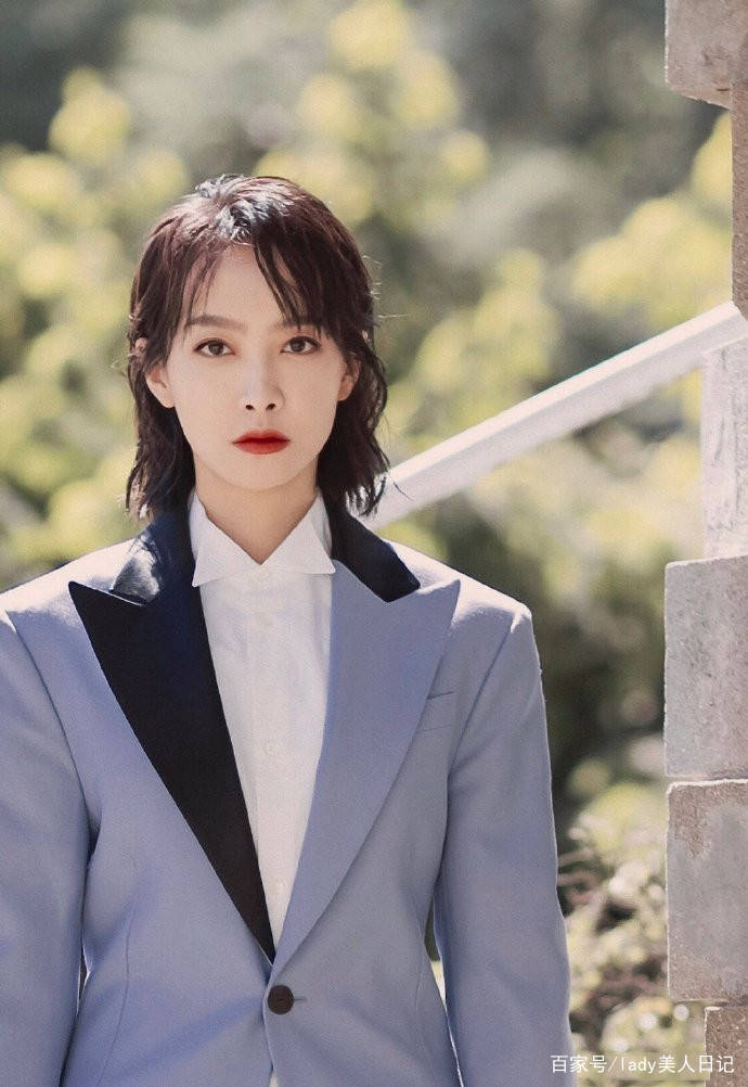 夏天|宋茜一字肩针织裙穿出颜值巅峰，齐肩短发干练又有少女心，圈粉