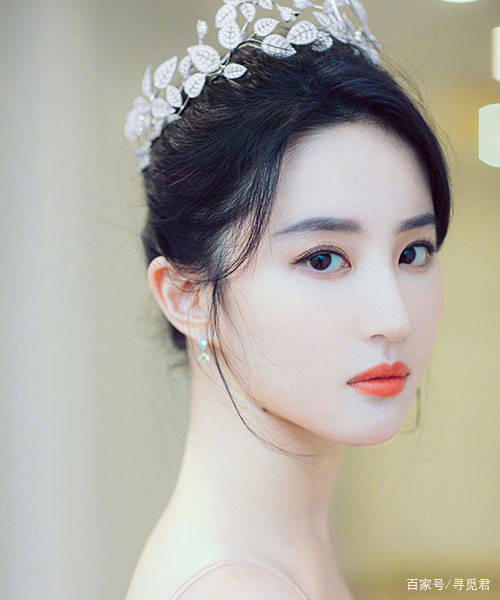 本人|刘亦菲一袭裸粉纱裙出席活动，粉丝称赞：这才是仙女本人！
