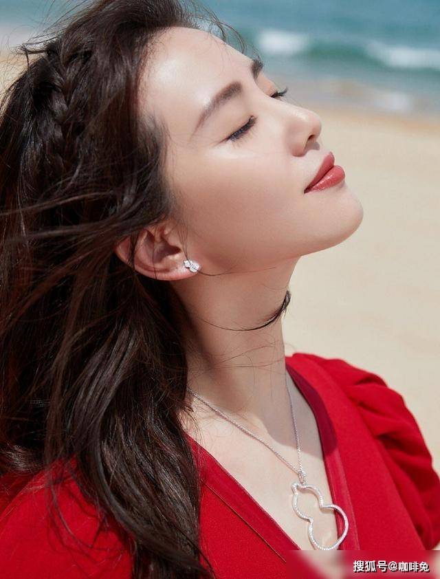 条纹|人比花娇！刘诗诗的时尚穿搭，美丽动人气质绝，一眼忘不掉的美