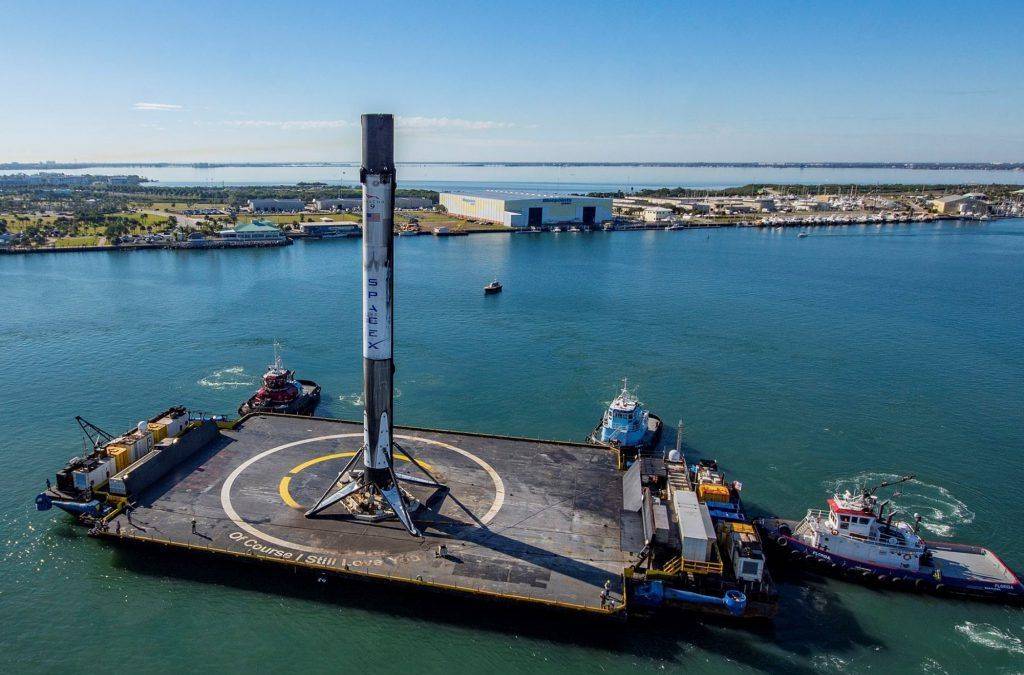 spacex创始人埃隆马斯克公布新的无人助推器回收船造型科幻