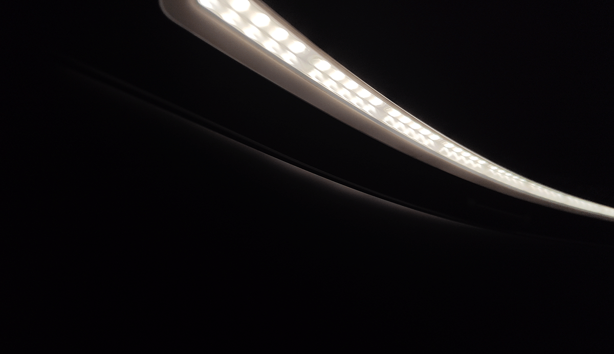 调节|电竞玩家福音，LYMAX曲面屏幕挂灯给你完美的曲面屏照明解决方案