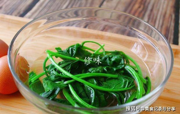 空腹|早餐这样吃,天天早起也愿意,加了“它”鲜味又营养,虽贵但超值