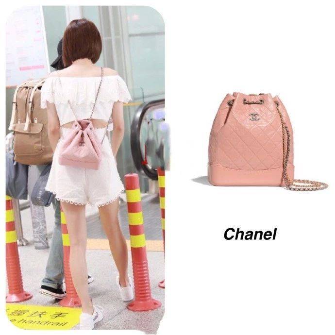 一身|张嘉倪换了个齐肩短发气质大变，穿花边上衣+伞裙，又嫩又清纯