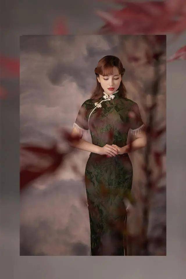 戚薇|金鸡奖开幕式女明星齐穿旗袍：戚薇像绿孔雀，金莎太圆润