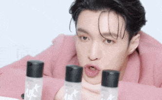 西装|?男星彩妆太油腻!张艺兴像年画娃娃，灵超的病态妆让人直呼可怕