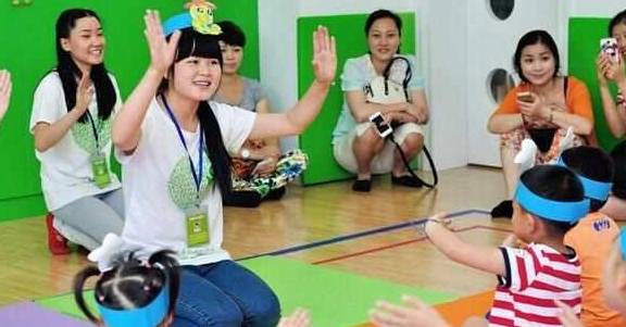 因为|妈妈错发信息到家长群，孩子直接被开除，求情也不行