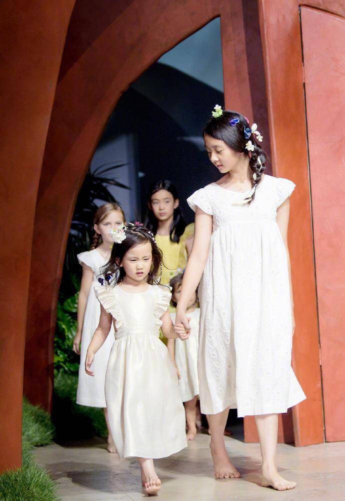 全家|黄磊13岁女儿黄多多给全家做早饭,营养搭配丰富,摆盘也很精致!