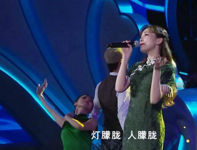 戚薇|金鸡奖开幕式女明星齐穿旗袍：戚薇像绿孔雀，金莎太圆润
