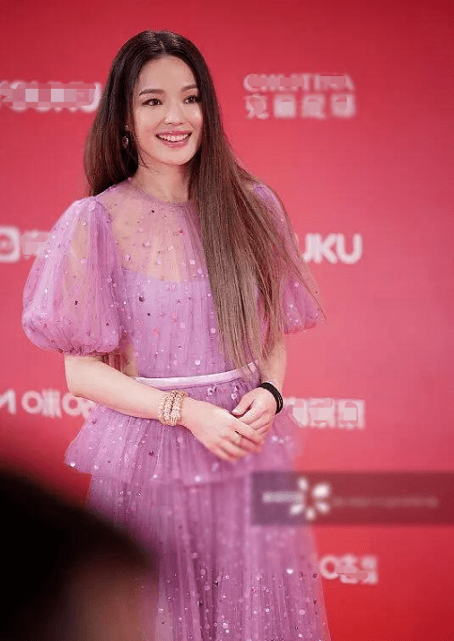 何穗|红毯的“村”造型：杨幂身挂渔网，刘亦菲红配绿，超模何穗也翻车