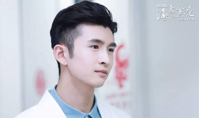 最近比较火的电视剧男主角 dedc0afe65bf4b5090a1f4c133a682be.png