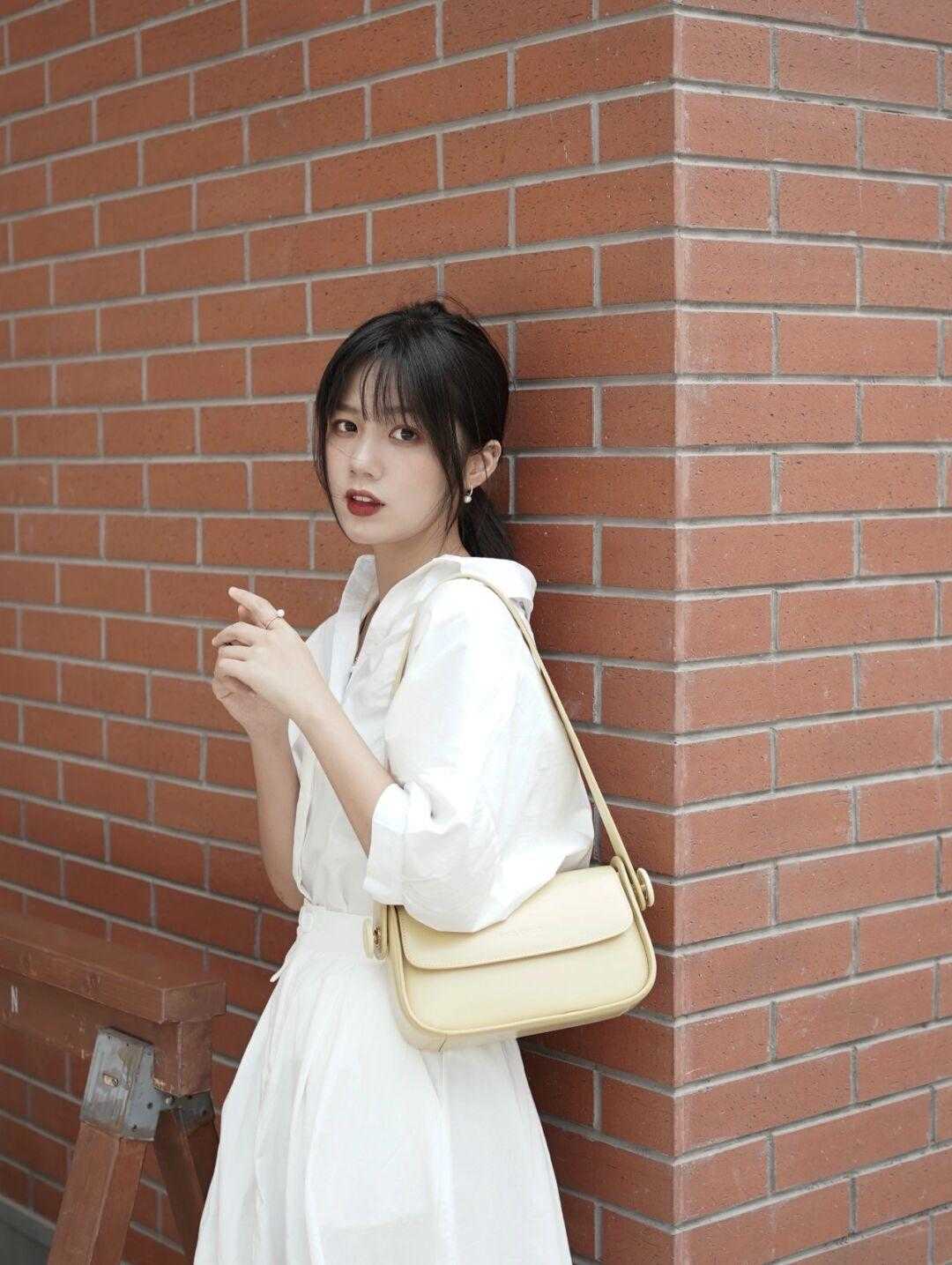 颜色|夏季怎么配色才时髦？学会这几套的“配色精髓”，让你的气质飙升