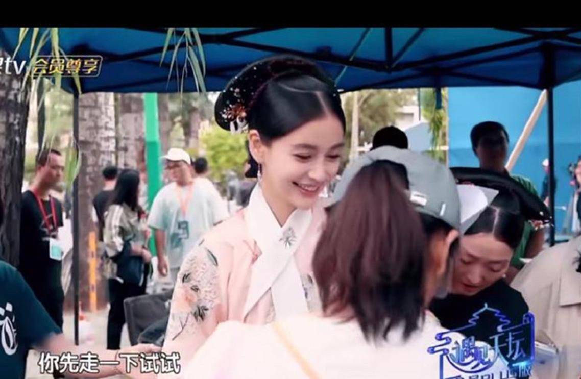 冯绍峰|Angelababy清宫造型曝光，搭配混血脸毫无违和感，效果不输杨幂