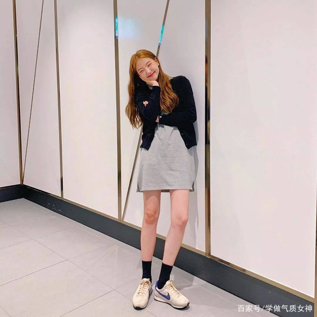 黑色|裙子里穿什么？现在这么穿才时髦！