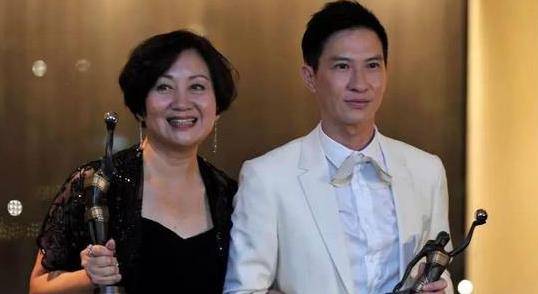 “扫地僧”鲍方出身富裕，饰演武侠人物走红，却在拍戏中风后去世_搜狐网