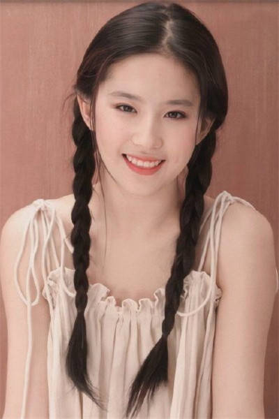 仙女|吊带裙夏日小仙女必备！倪妮身着身复古吊带长裙气质满满！