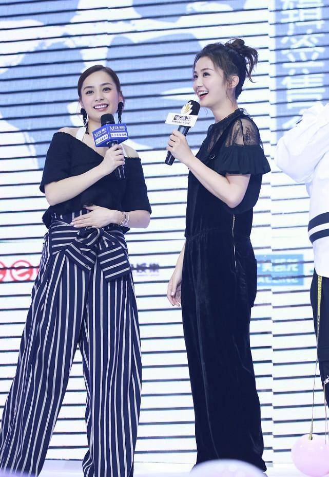服装|阿娇、阿Sa合体现身机场,休闲搭配和随性,状态看着都挺少女