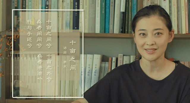 黑色|梅婷接受访问素颜出镜，脸松弛自然，皱纹真实但纯天然就是漂亮！