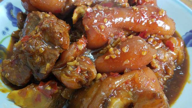 猪脚怎么做下饭简单做法 3faaf2088a014db3a9d0806b6e2abcf1.jpeg