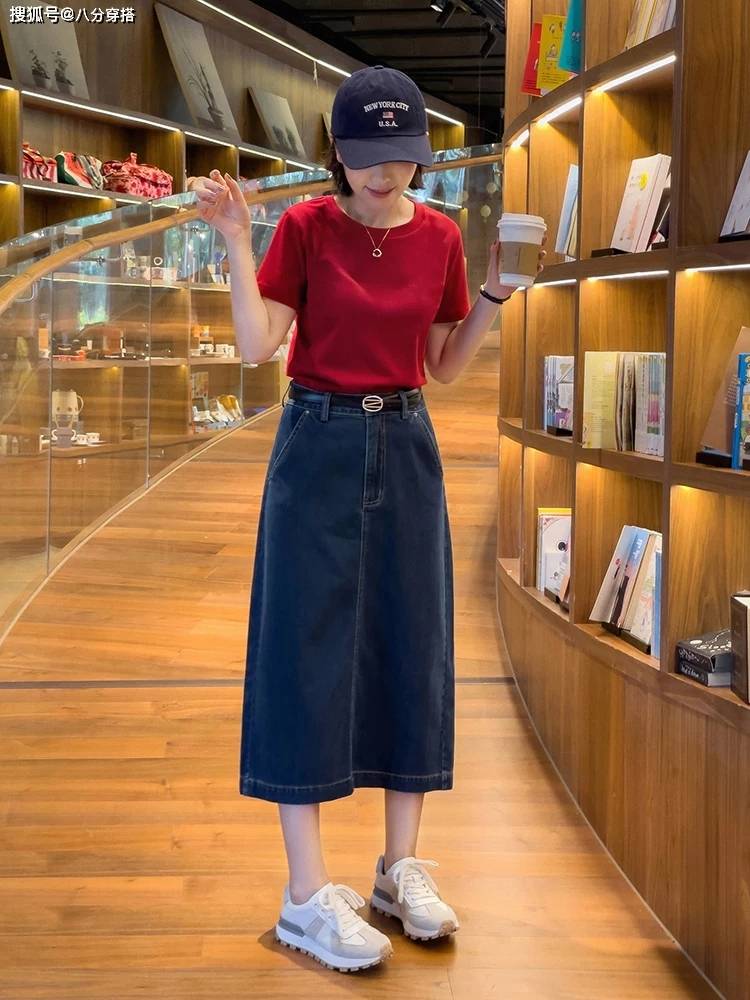 夏天|夏天上衣不用多买，选对“T恤”就足够了，百搭时髦又显气质