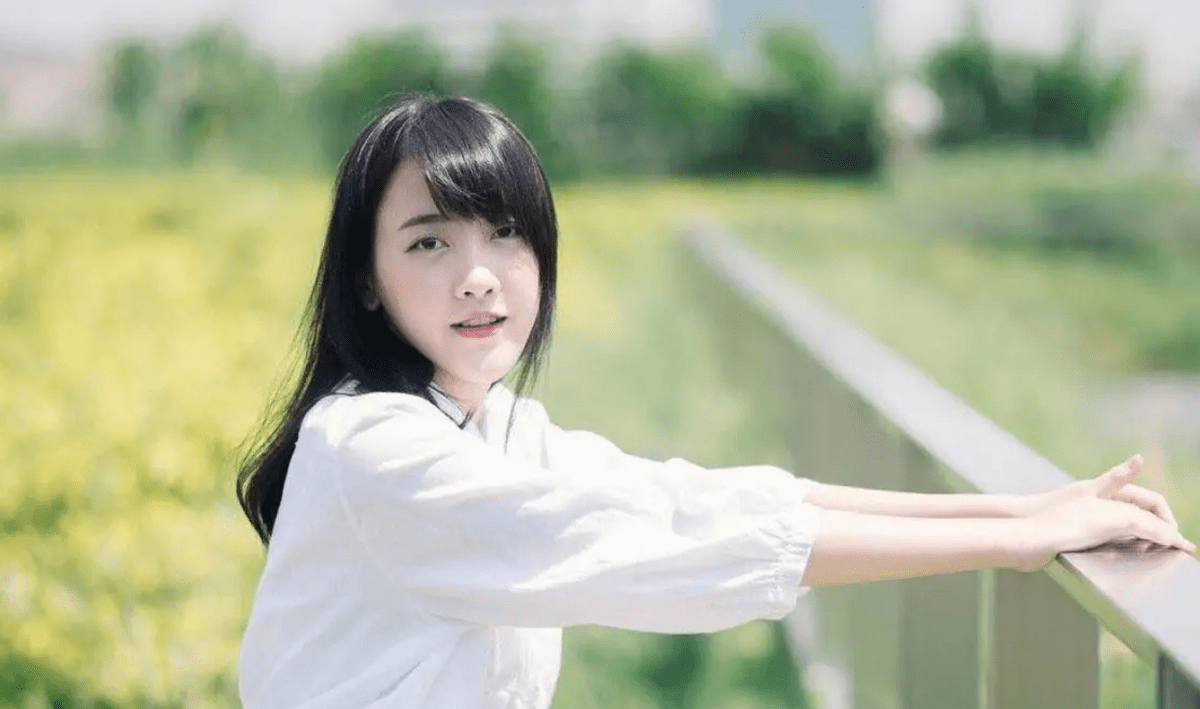 疑情绪崩溃消极发文,被救后送泰国休养_嘉琳