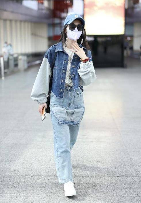 进行|黄圣依为了防晒太下功夫，穿“反季”牛仔服戴渔网帽，真不嫌热