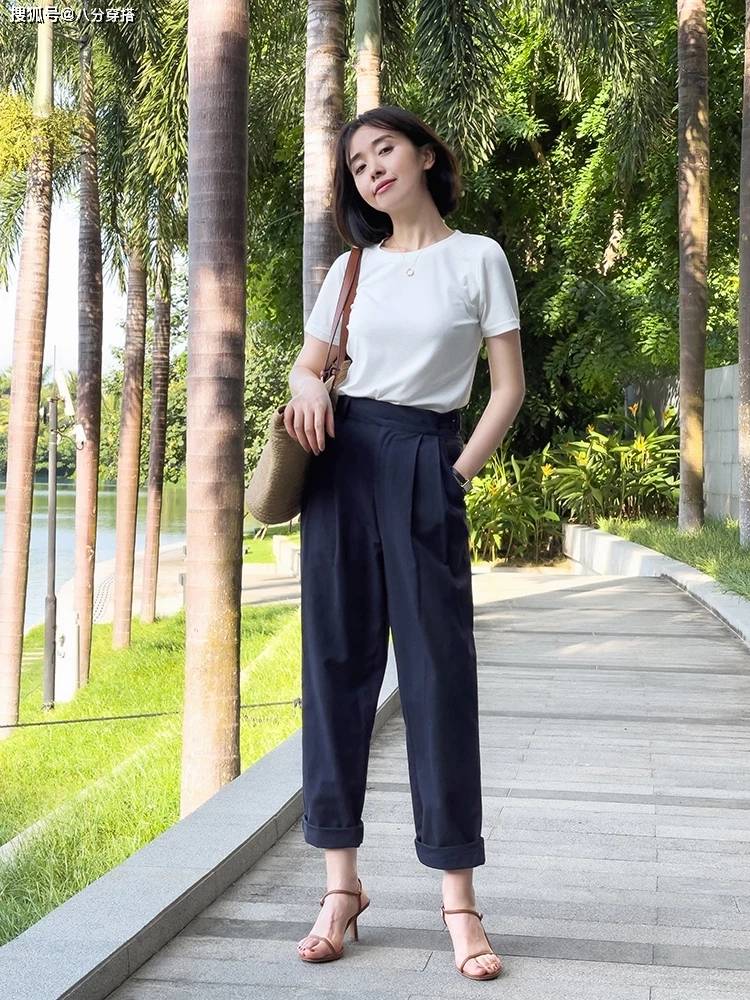 夏天|夏天上衣不用多买，选对“T恤”就足够了，百搭时髦又显气质