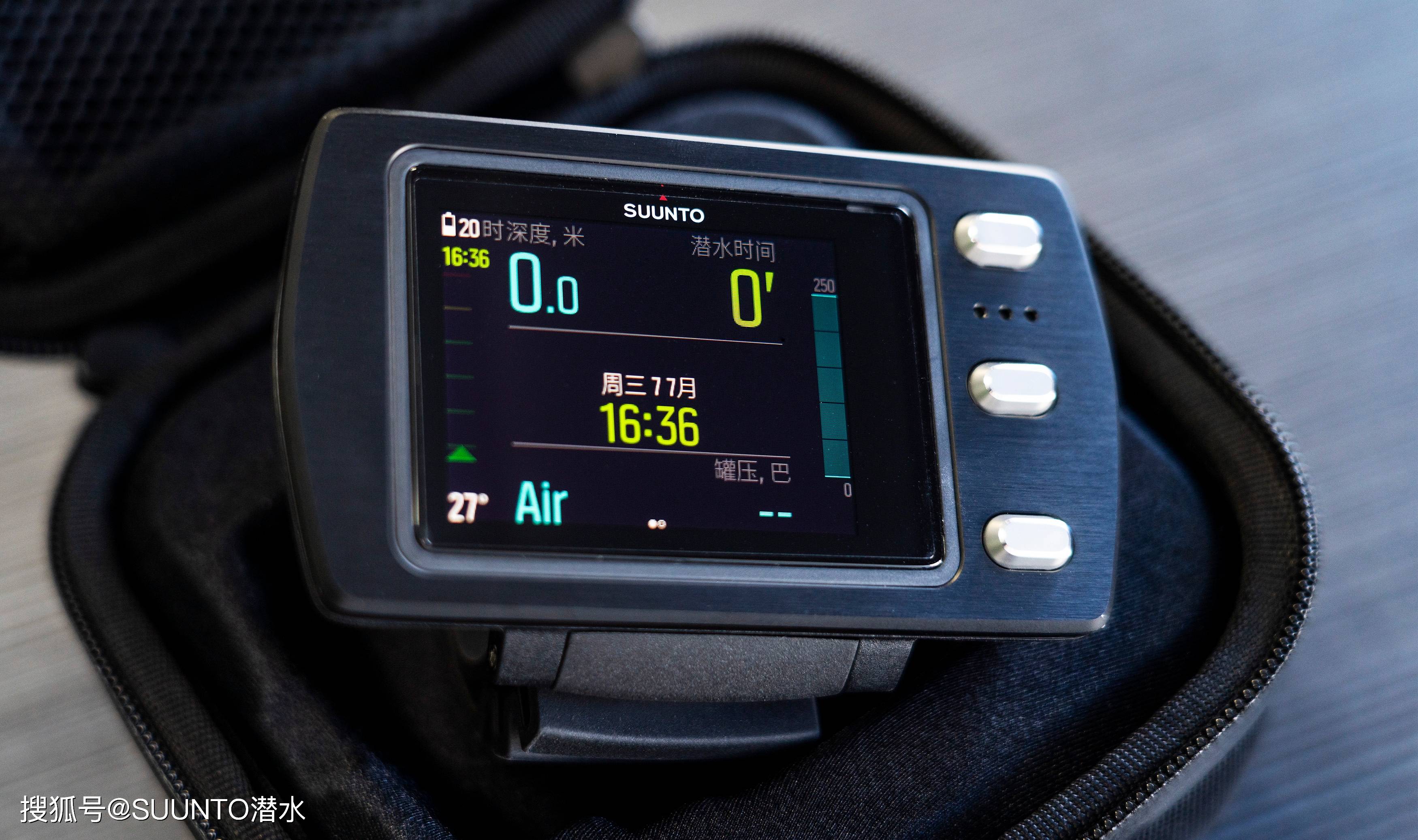 【新品开箱】suunto eon steel black i 这就是"五彩斑斓"的黑_潜水