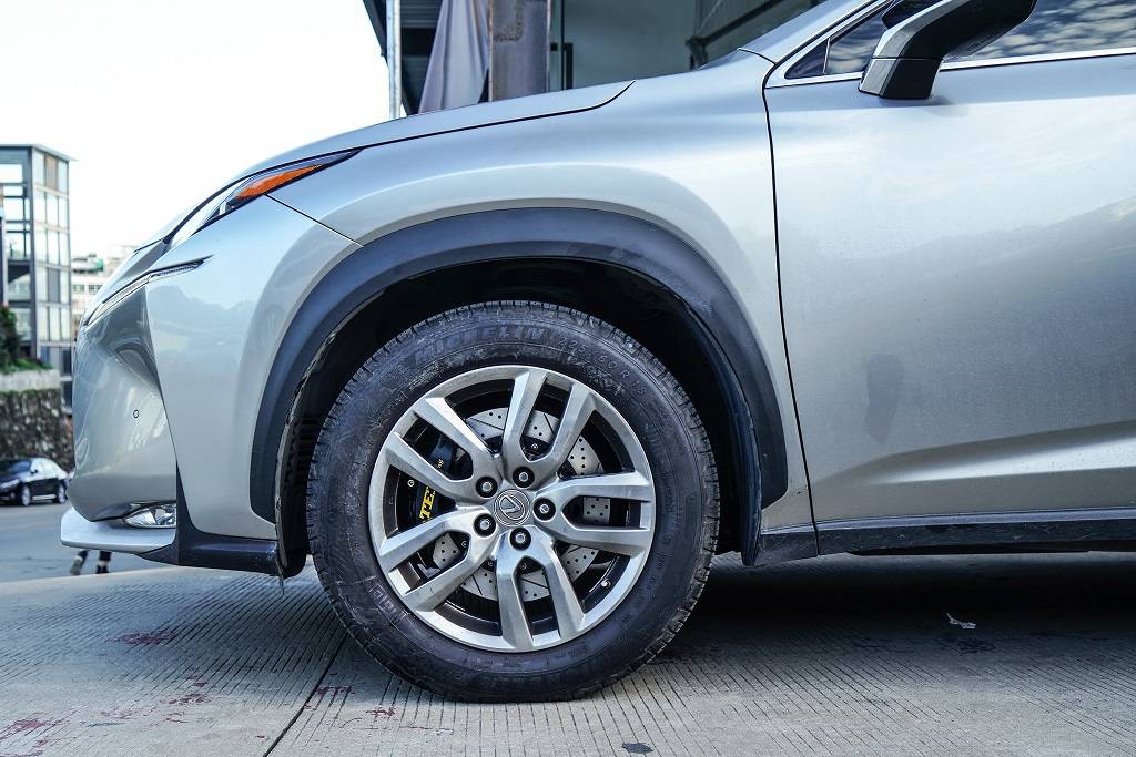 改装案例 雷克萨斯nx0t改装tei Racing P40ns刹车卡钳套件 乐惠车