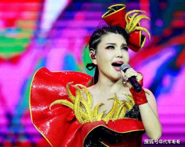 乌兰图雅vs乌兰托娅,同样唱《套马杆》走红,谁的唱功更厉害?