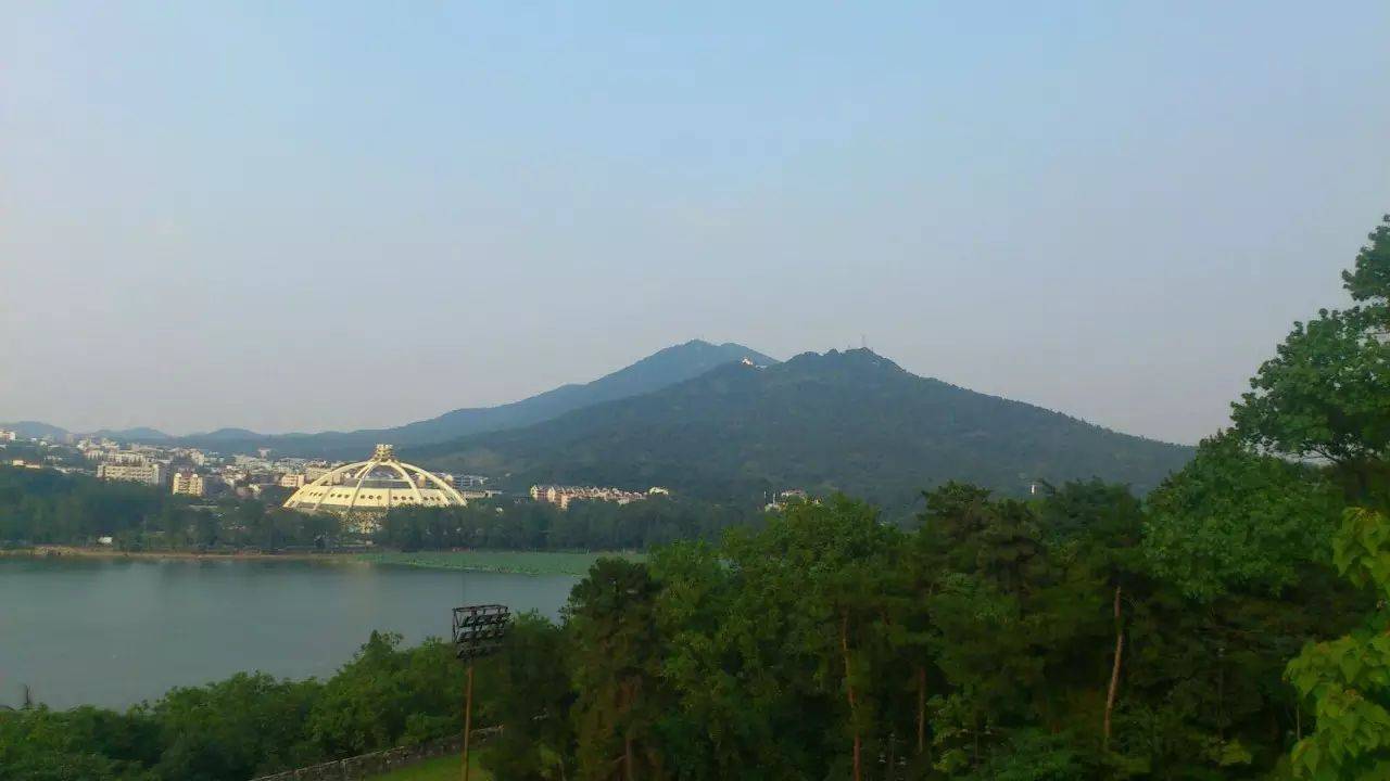 江南四大名山之一是國家森林公園山水城渾然一體