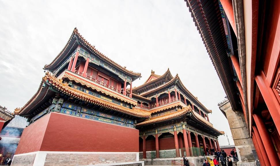 北京传奇名胜，出过两位清代皇帝，原来是府邸，后来变成大庙