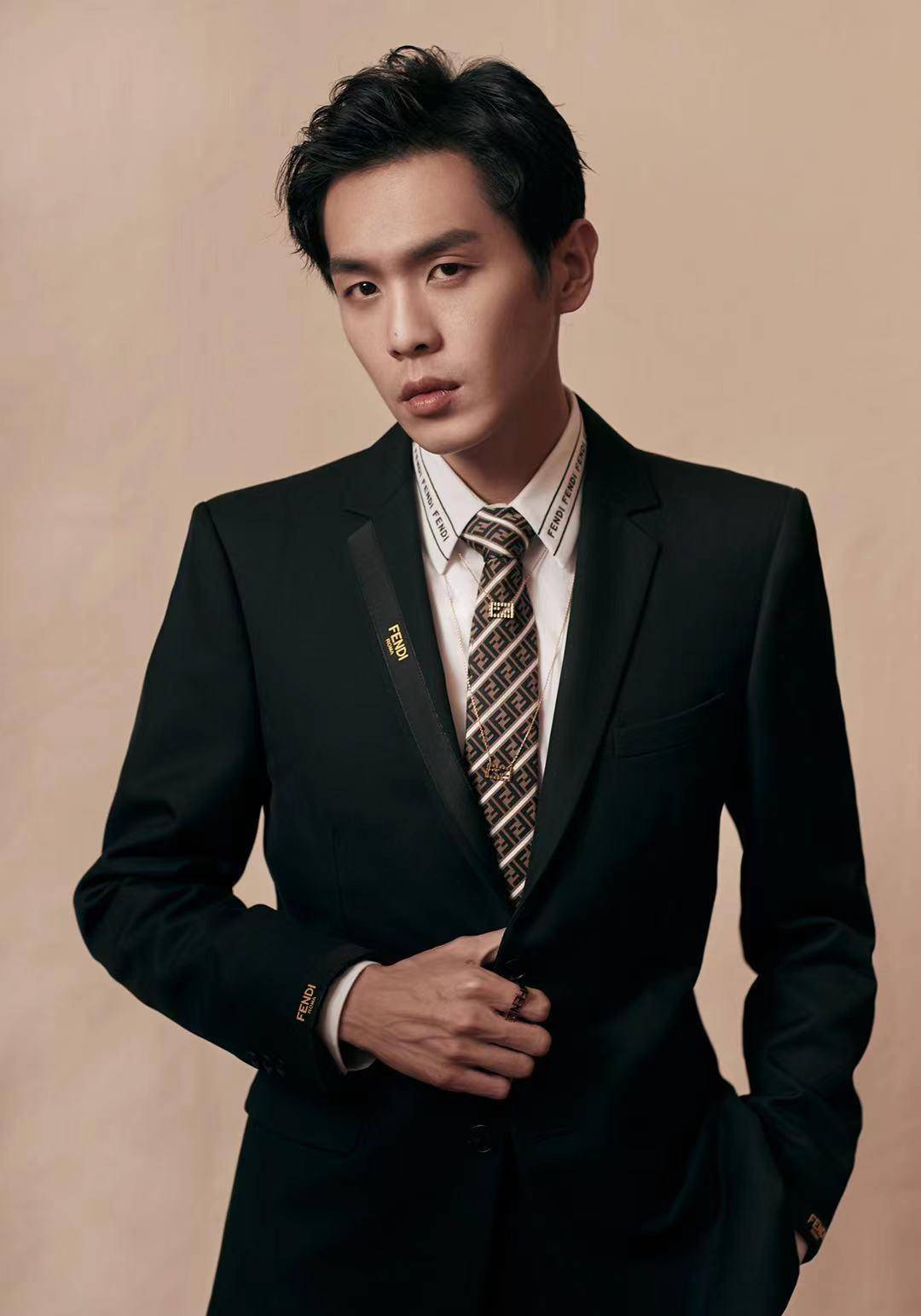 小腹|唐艺昕被疑怀二胎！小腹隆起之外还有疑点，网友称怀孕起码5个月