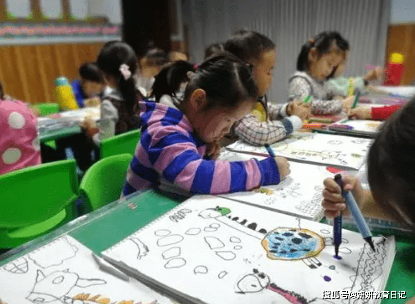 范畴|幼儿园是否纳入义务教育？教育部给出回复，私立幼儿园陷入尴尬