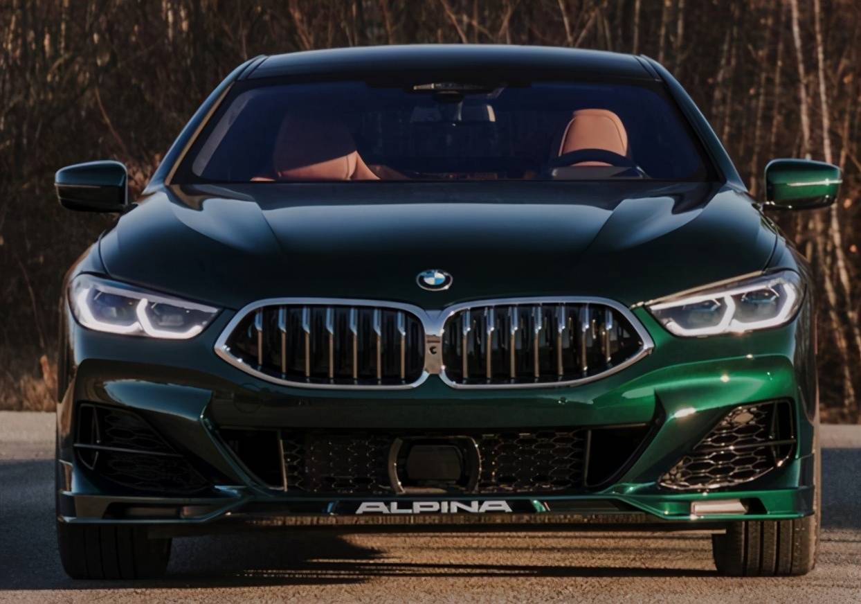 全新宝马8系gt亮相双涡轮44t引擎加速39秒比奥迪a7帅气