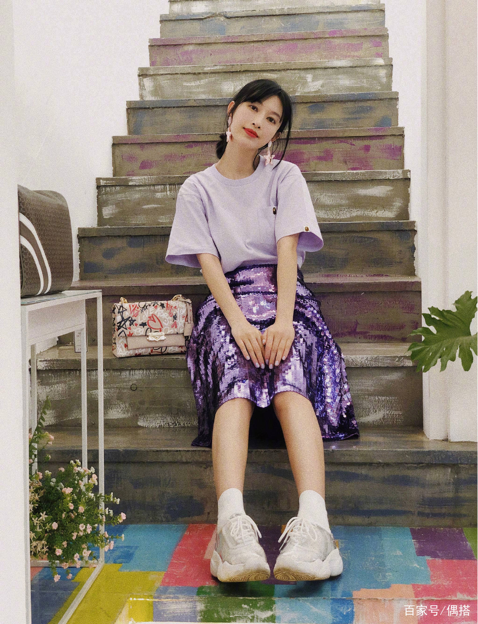 张俪|陈赫娇妻张子萱厉害了！T恤搭印花长裙，减龄时髦，35岁美回25岁