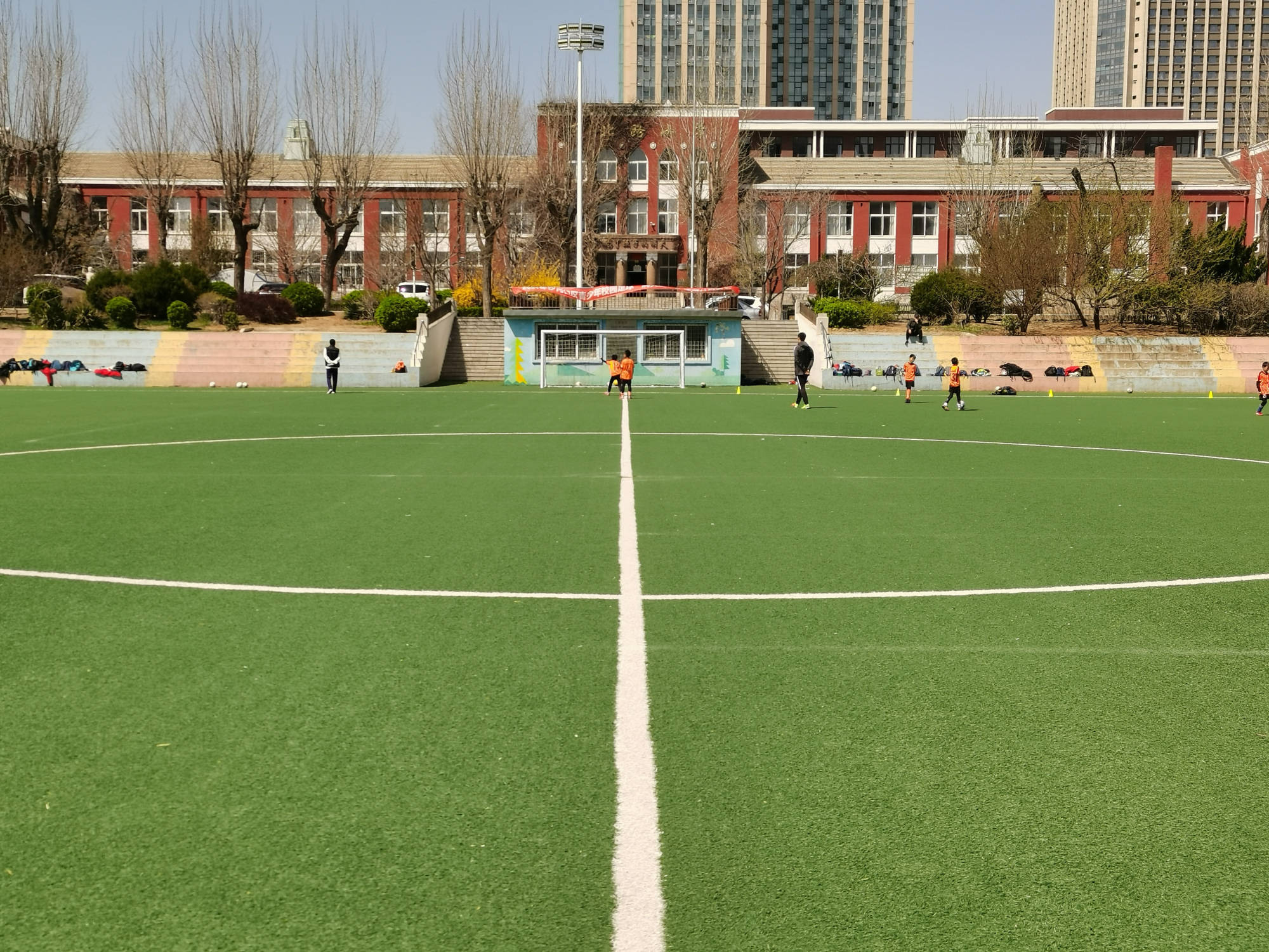 赛事名称及组织赛事名称:大连东北路小学杯国际青少年足球精英赛指导