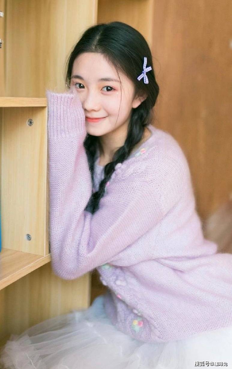 香芋|“谋女郎”刘浩存的时尚品味真不错，未来可期，颜值艳压章子怡