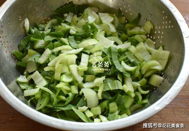 家乡|早餐还是吃点素菜,家乡特产炒小青菜,搭配白米粥,好吃还养胃