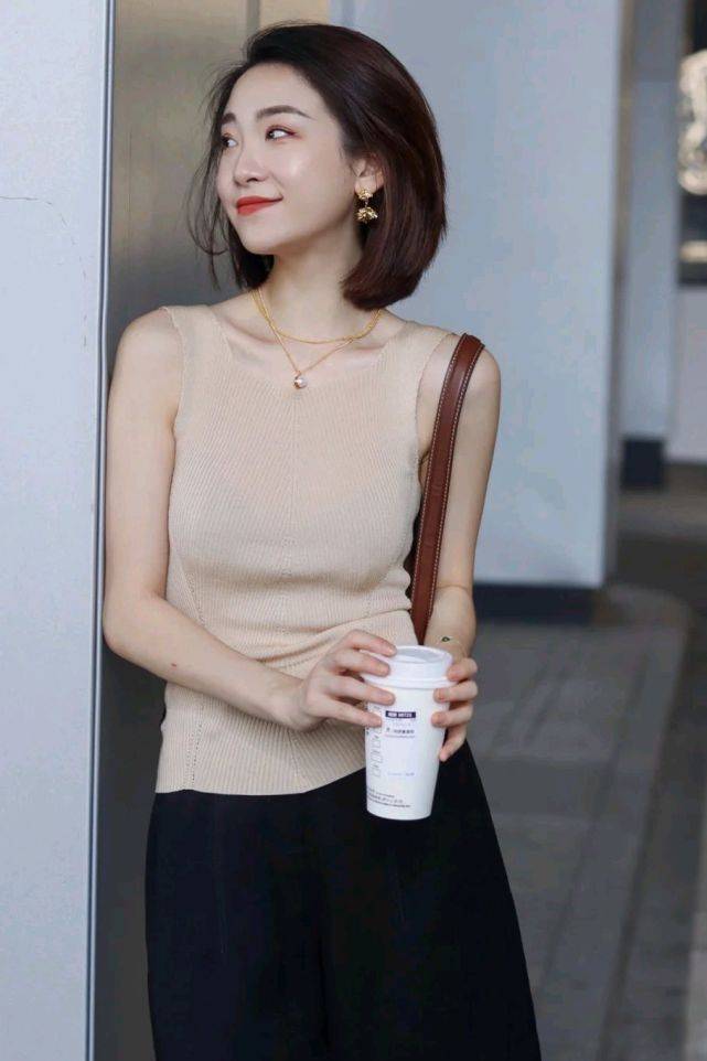视觉|想成为精致的女人，就要穿对服装了，合适的穿搭会让整个人更优雅