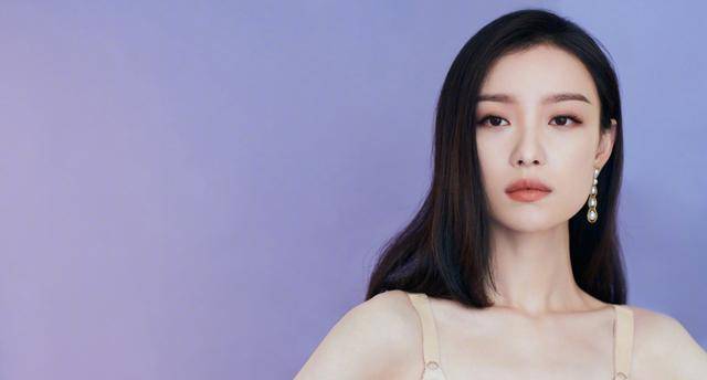 玲珑|倪妮才是“人鱼公主”，穿“无痕裙”秀玲珑身段，诱惑力极强！