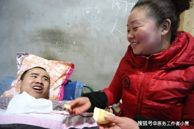 并发症|家里有长期卧床的患者该如何护理？让关爱更掷地有声