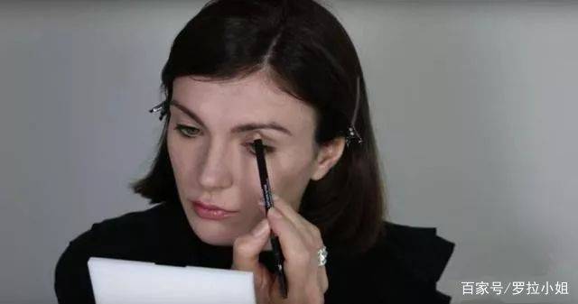 女孩子|为什么99%的女生，都没办法好好驾驭法式复古裙？