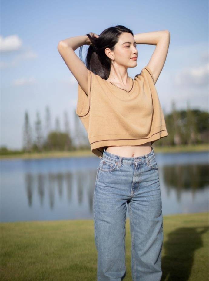 卡通|黄晓明“去油”后放得开,43岁穿卡通T恤扮少年,厚底鞋太显心机