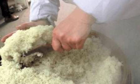 美食|大叔街头卖经典早餐，一份10块，上班族的最爱，顾客：午饭都省了