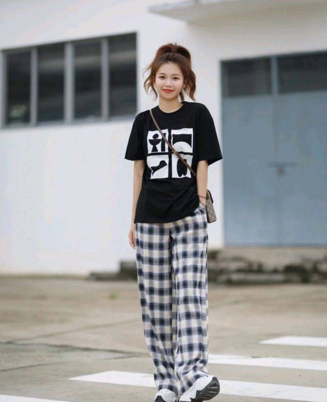 夏天|在炎热的夏天，穿上清新凉爽的服装，可以给人舒适又治愈的感觉