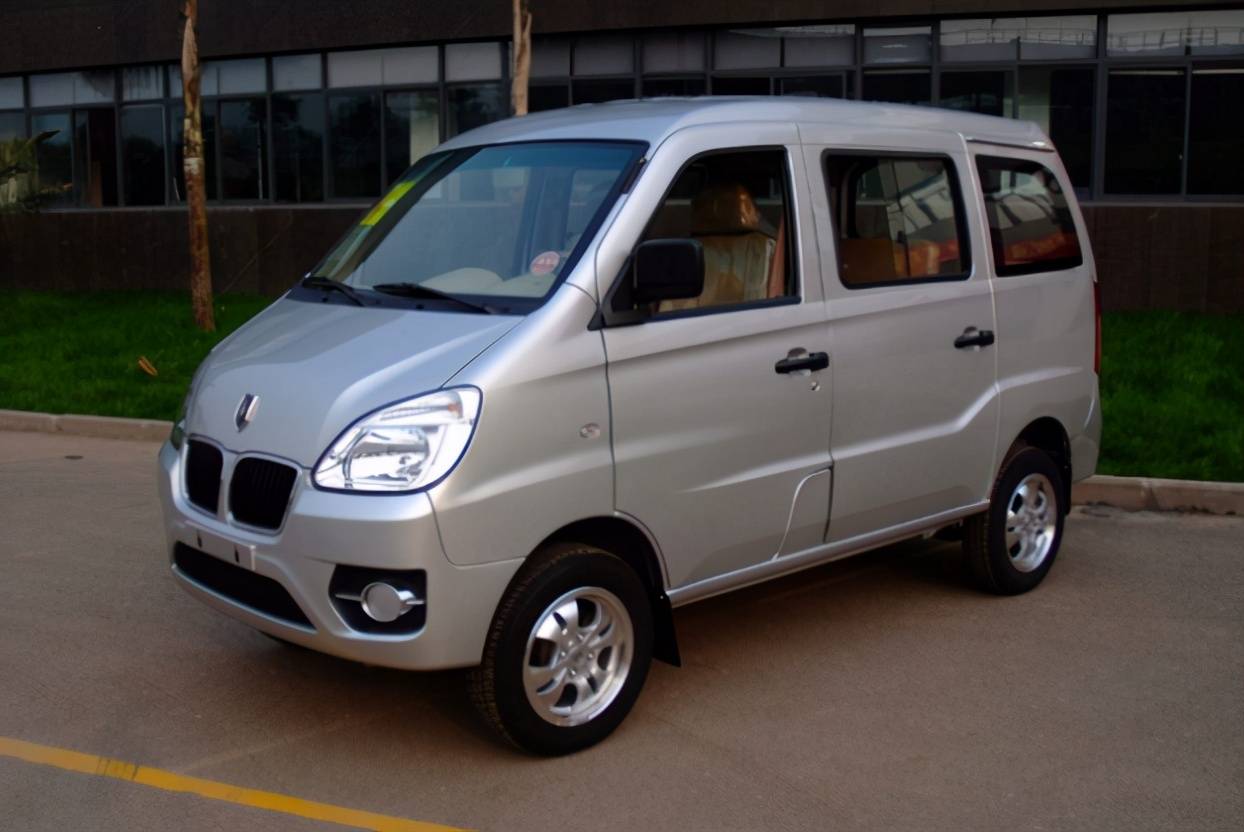 为什么面包车大多是银色的?原来是因为这个