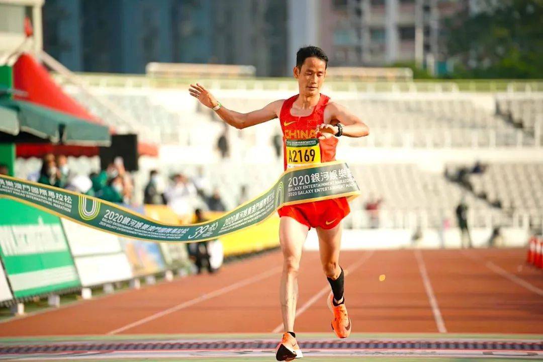 24歲,pb 2:08:50楊紹輝,來自雲南,29歲,pb 2:08:56女子馬拉松:李芷萱