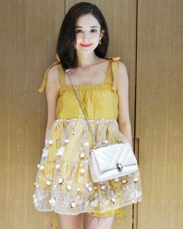何有强|娜扎只因剪了短发，衣服品味直线上升，衬衫和连衣裙穿出高级感